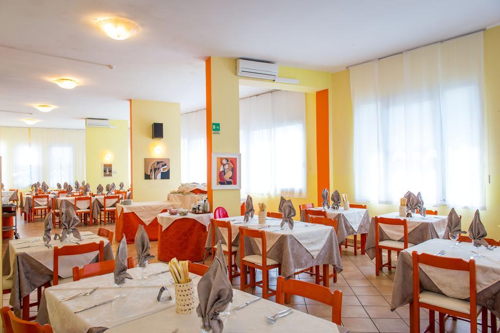 Hotel Levante Sul Mare Lido Di Savio Buitenkant foto