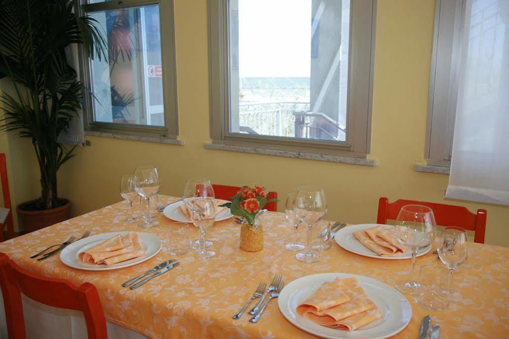 Hotel Levante Sul Mare Lido Di Savio Buitenkant foto
